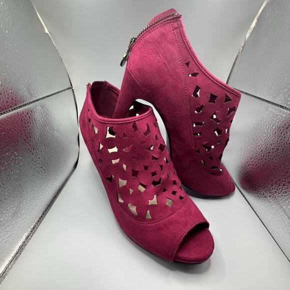 LELA ROSE FUCHSIA FAUX SUEDE PEEP TOE BOOTIES STYLISH BACK ZIPPER 8.5M NIB - Picture 1 of 6